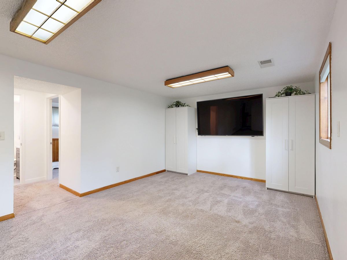 Salón vacío y limpio